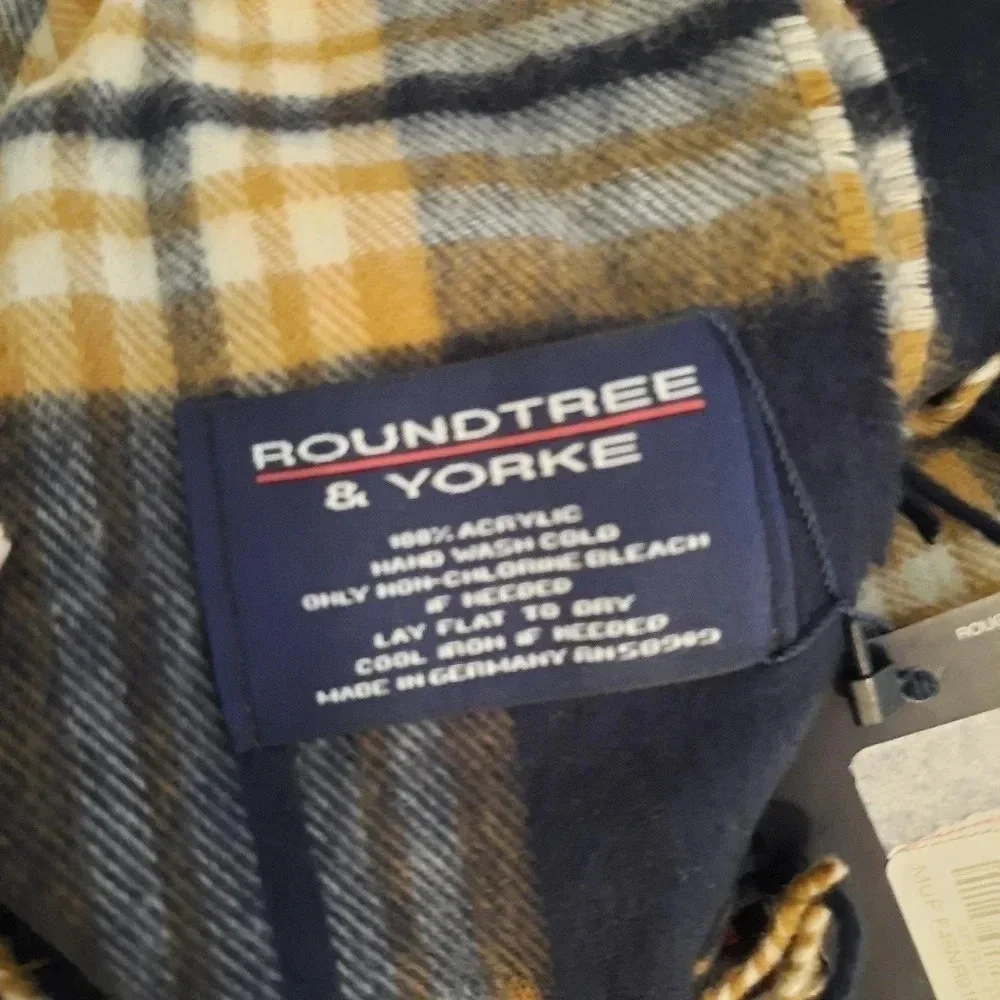 Roundtree & Yorke Multifunctional Plaid Women Scarf Shawl Wrap Fringed